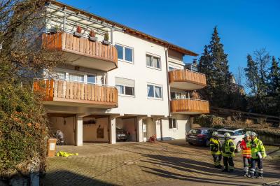 Korb-Kleinheppach: Brand in Mehrfamilienhaus - Bewohner mit Drehleiter gerettet